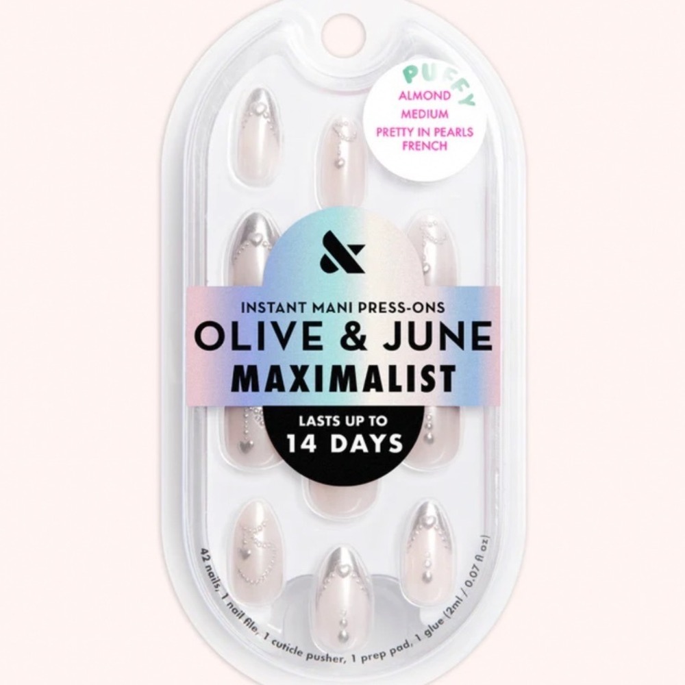 Olive & June Maximalist Press-On Nails Pretty in Pearls French Almond Medium